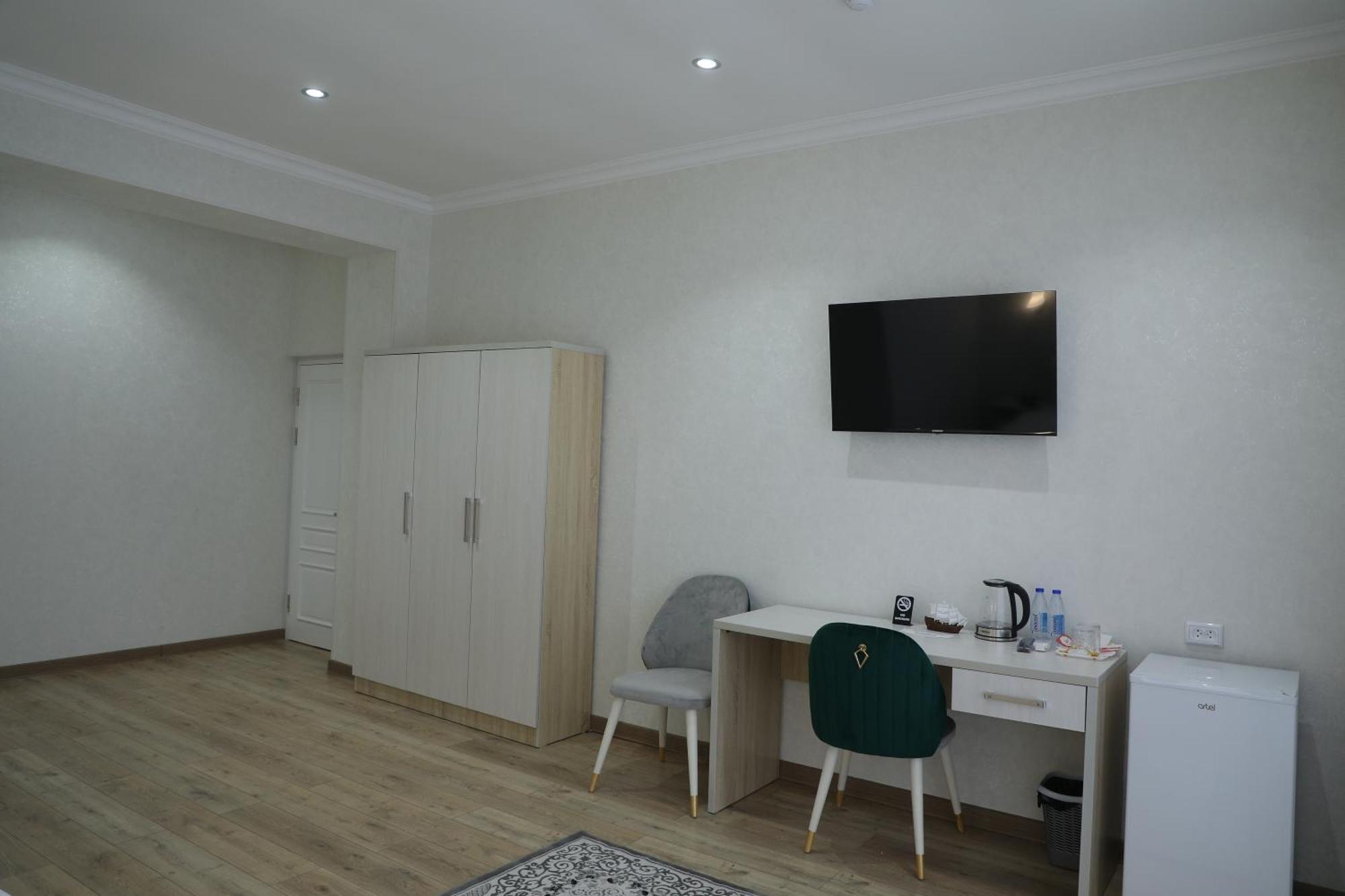 Status Hotel Karși Exterior foto