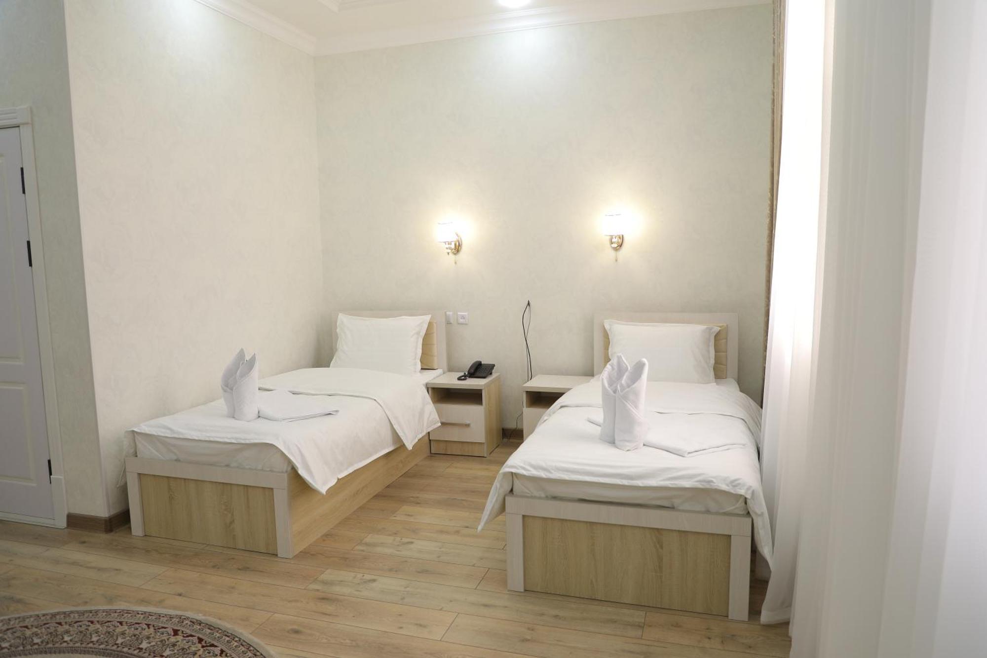 Status Hotel Karși Exterior foto
