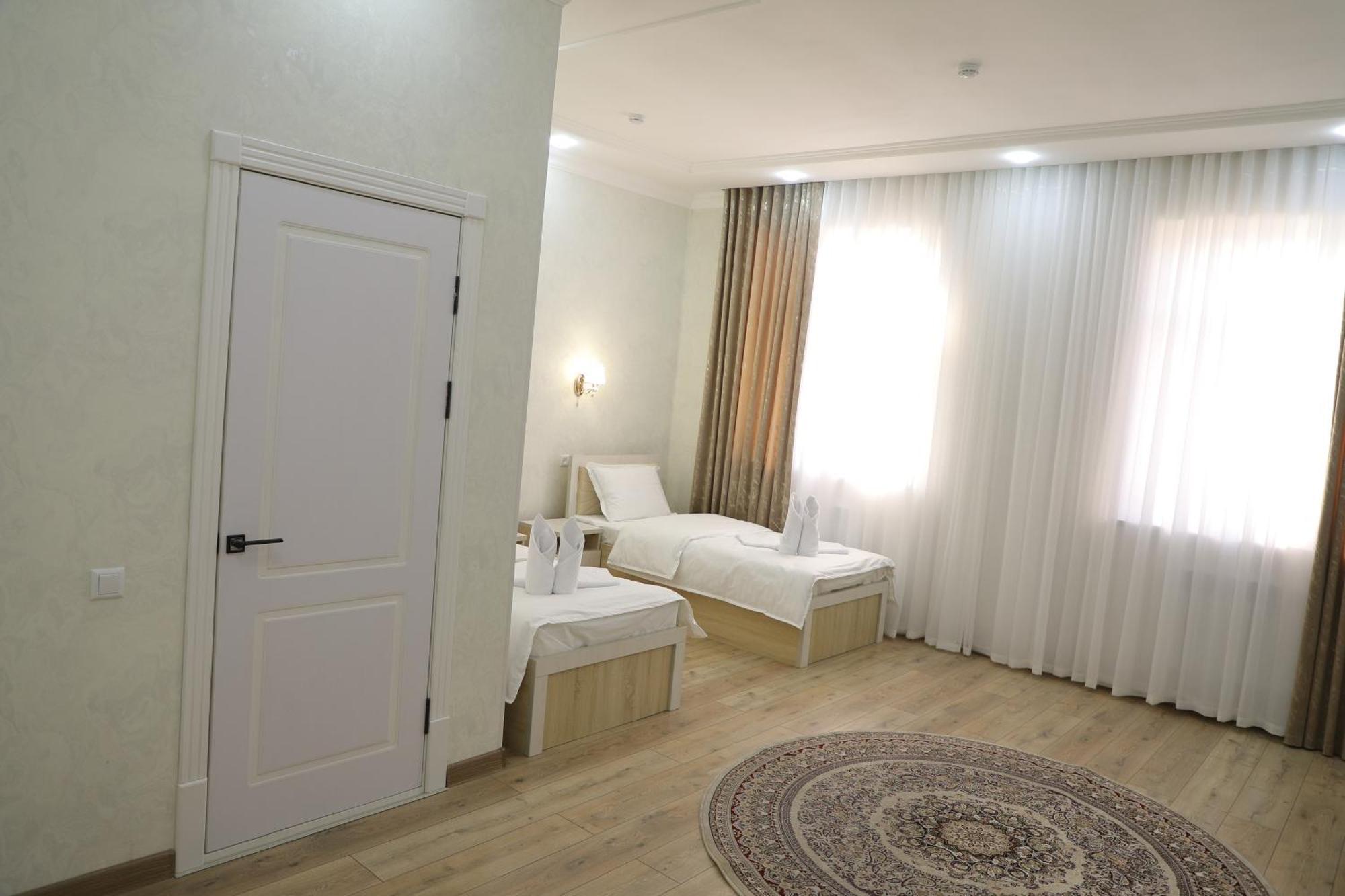 Status Hotel Karși Exterior foto